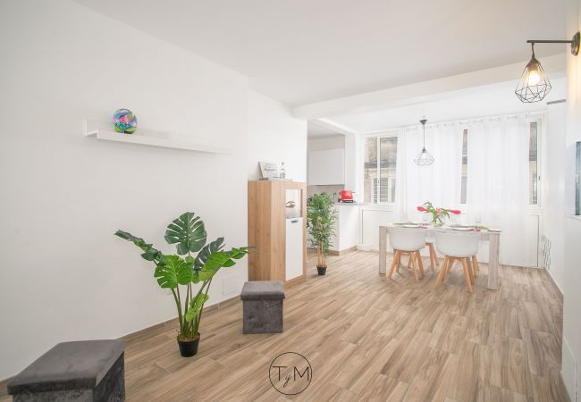 Appartement à Fort-de-France - AH-Carré d'AS - Le Carreau 3ème étage 1 chambre-Fo Appartement à Fort-de-France - AH-Carré d'AS - Le Carreau 3ème étage 1 chambre-Fo