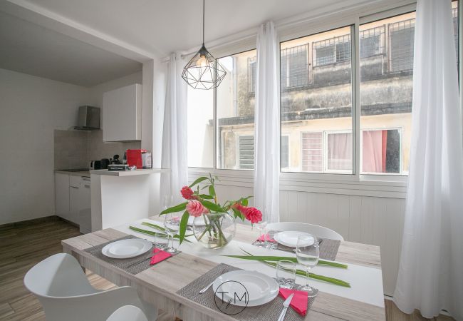 Appartement à Fort-de-France - AH-Carré d'AS - Le Carreau 3ème étage 1 chambre-Fo Appartement à Fort-de-France - AH-Carré d'AS - Le Carreau 3ème étage 1 chambre-Fo