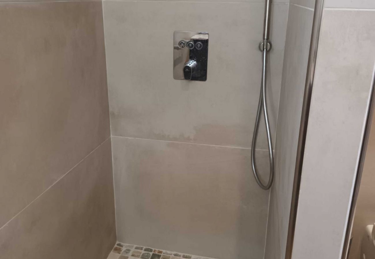 Studio à Fort-de-France - AB-Blénac Suites B - Résidence Appart-Hôtel- B (T1 Studio à Fort-de-France - AB-Blénac Suites B - Résidence Appart-Hôtel- B (T1